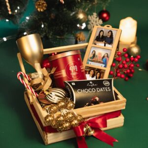 Festive Treats & Personalized Frame Set